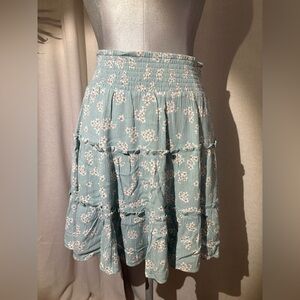 Market & Spruce Smocked Waist Tiered Floral Skirt Feminine Flirty – Small NWT